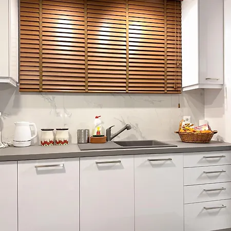 Eleni's Deluxe Apartment *