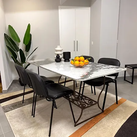 Eleni's Deluxe Apartment *