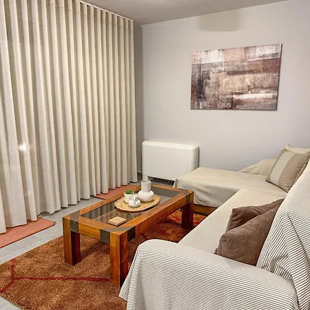 Eleni's Deluxe Apartment