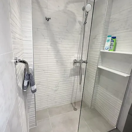 Eleni's Deluxe Apartment *