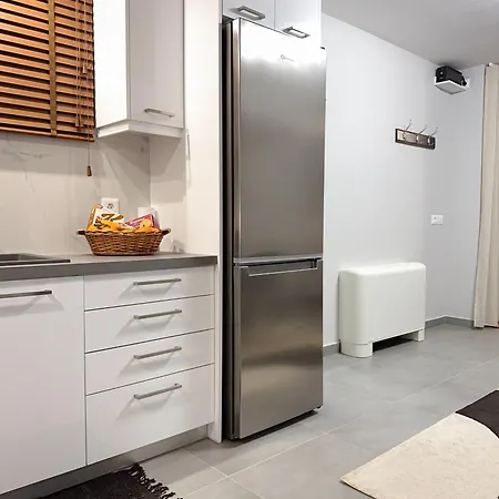 Eleni's Deluxe Apartment *